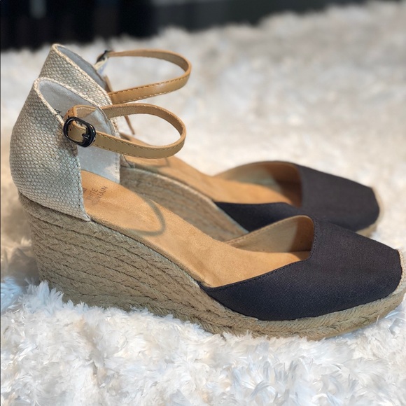 white mountain wedges